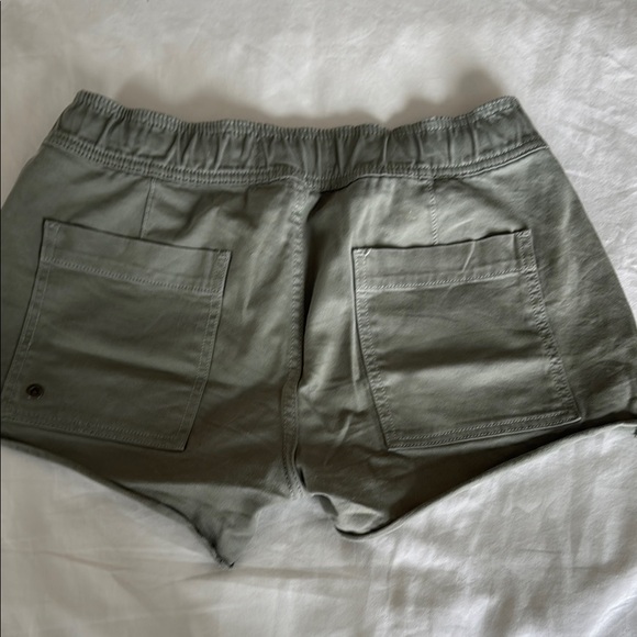 DL1961 Women's Olive Cargo Shorts - Picture 3 of 5
